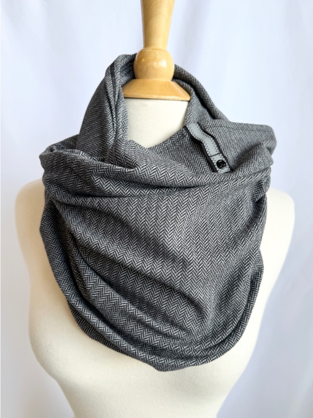 Lululemon Rejuvenate Scarf Wrap Transform Shawl Snap Gray  Womens One Size